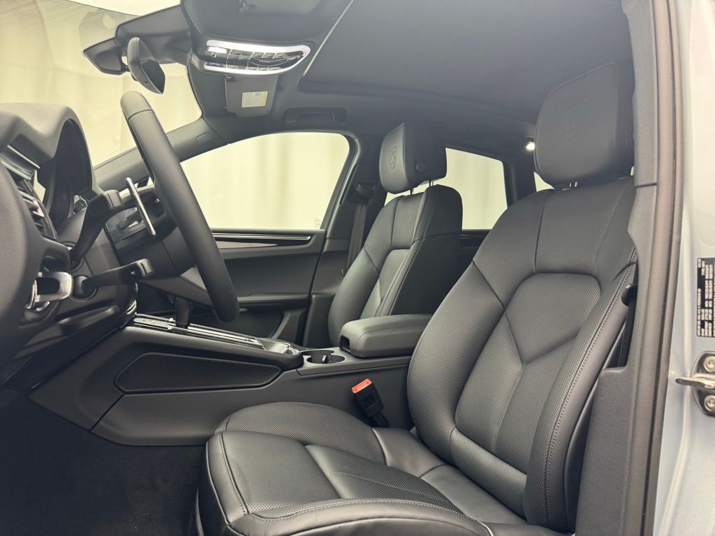 Thumbnail: 2025 Porsche Macan - 5