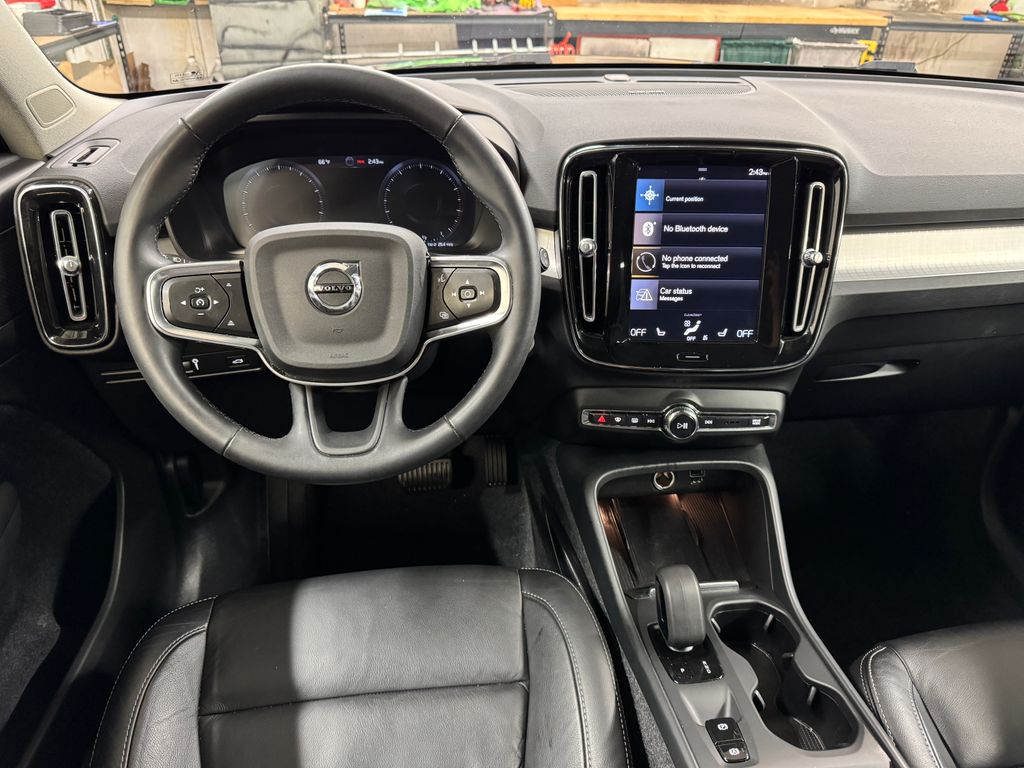 2022 Volvo XC40 Momentum