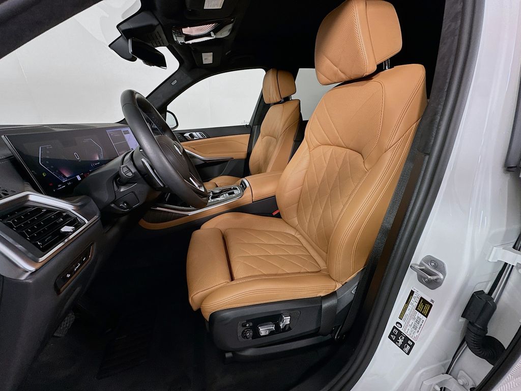 Thumbnail: 2025 BMW X7 - 21