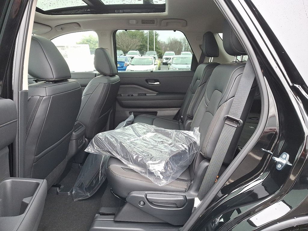 Thumbnail: 2026 Nissan Pathfinder - 5