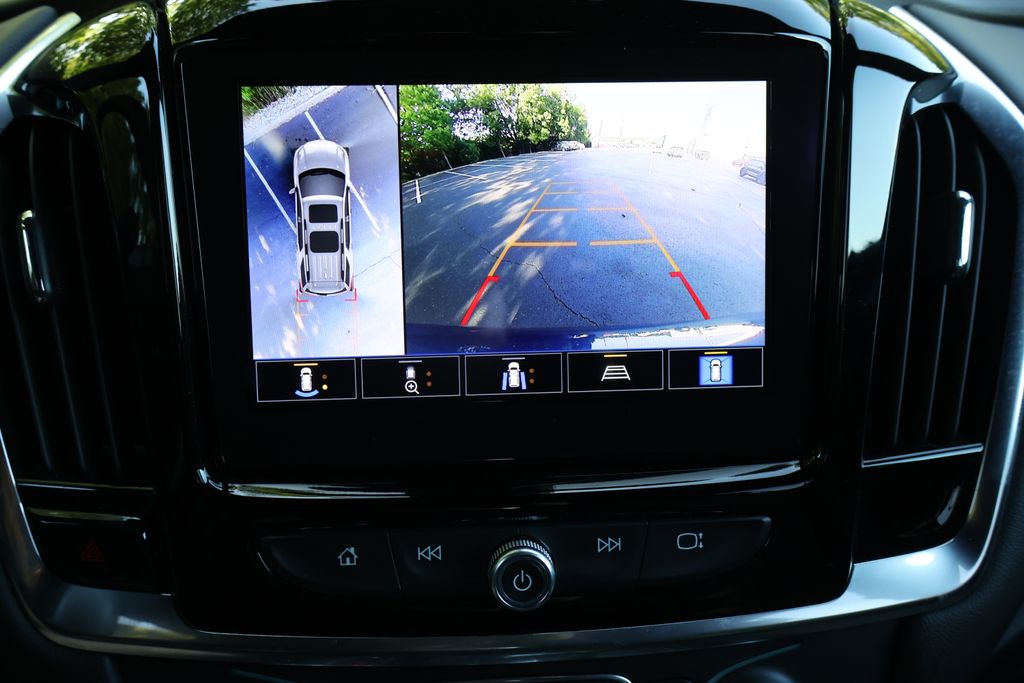 Thumbnail: 2023 Chevrolet Traverse - 18