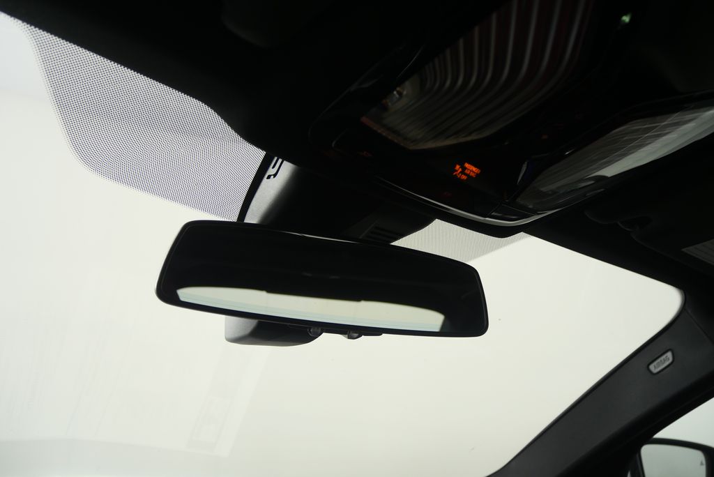 Thumbnail: 2025 BMW 3 Series - 25