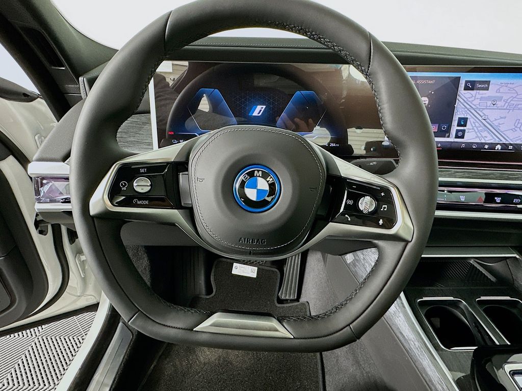 2024 BMW i7 eDrive50 10