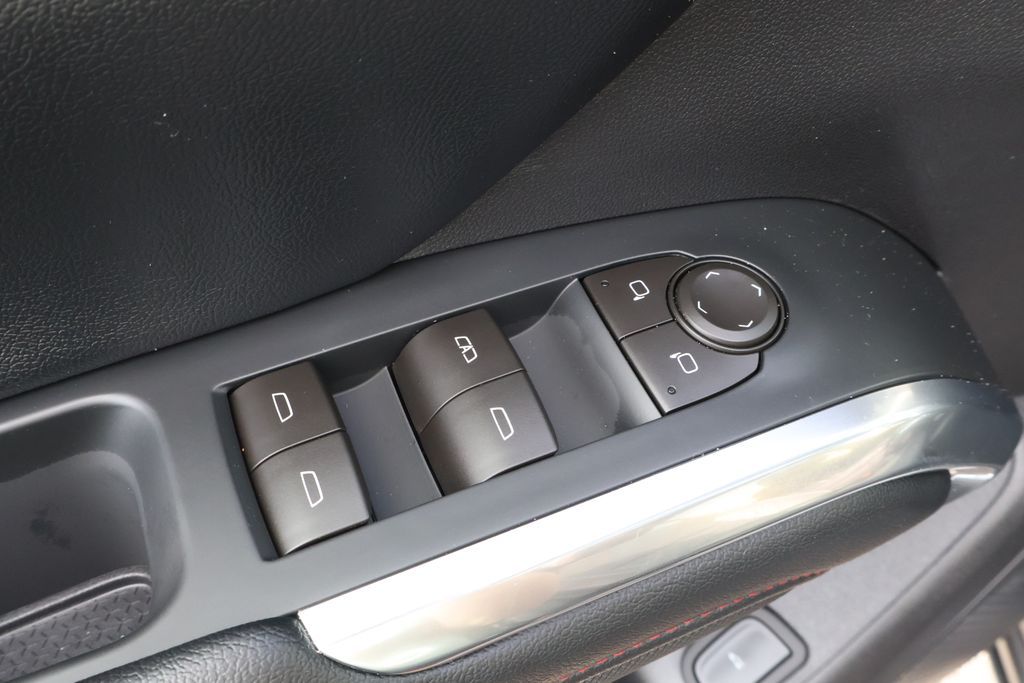 Thumbnail: 2026 Chevrolet Traverse - 18