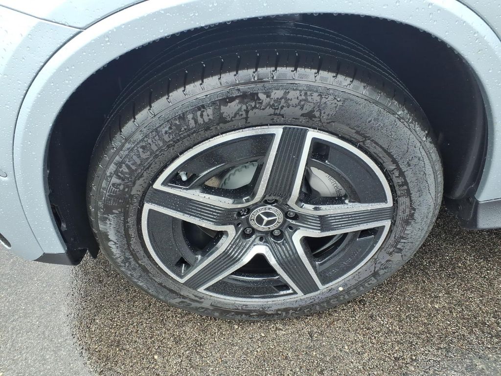 New 2026 Cirrus Silver Metallic Mercedes-Benz GLC 300 image 10