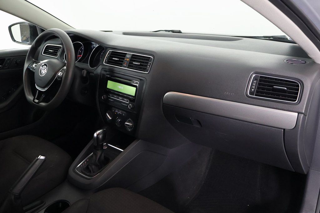 Thumbnail: 2015 Volkswagen Jetta - 9