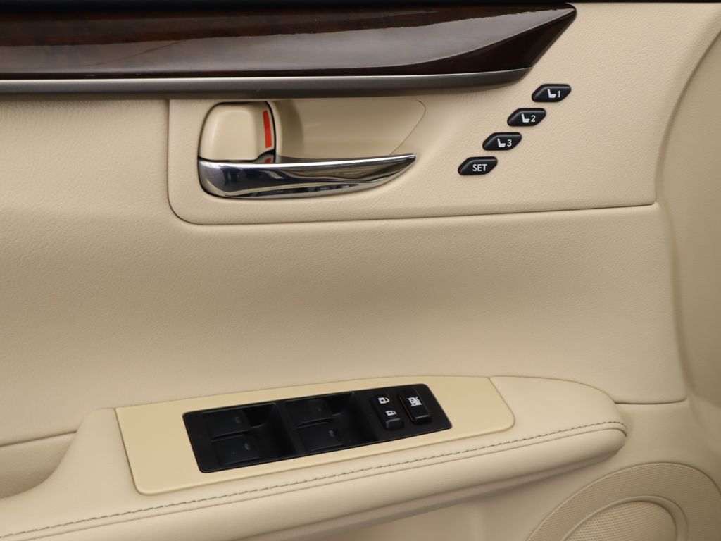 2013 Lexus ES 350 24