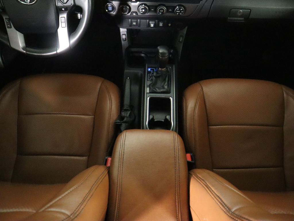 Thumbnail: 2019 Toyota Tacoma - 17