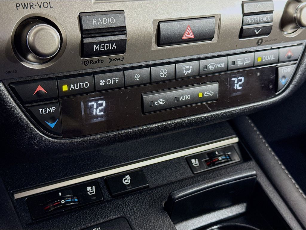 Thumbnail: 2017 Lexus ES - 15