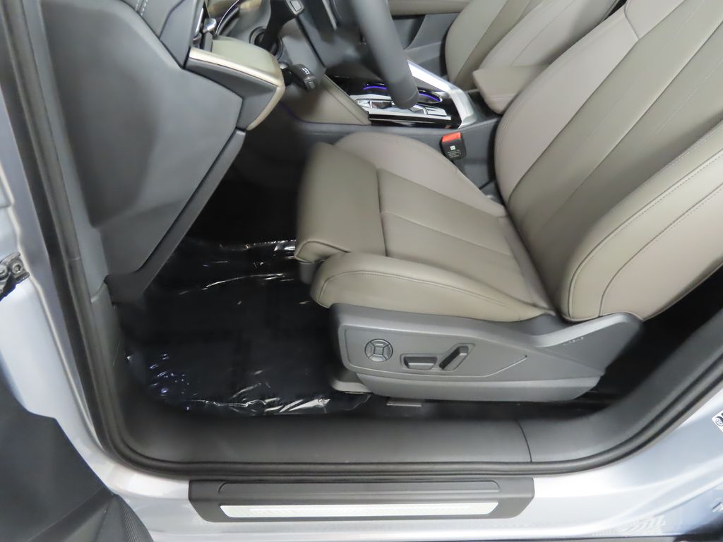 Thumbnail: 2025 Audi Q5 - 32