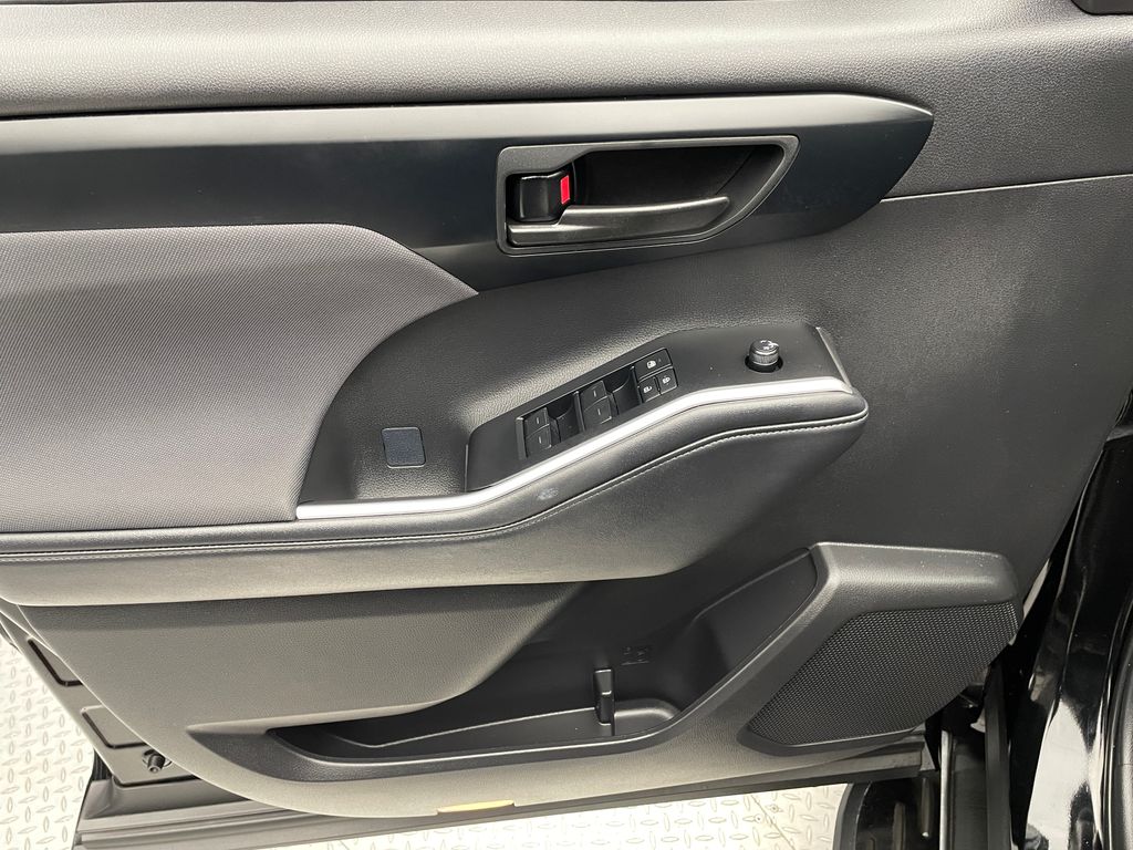 Thumbnail: 2025 Toyota Highlander - 9