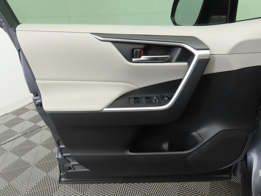 Thumbnail: 2020 Toyota RAV4 - 24