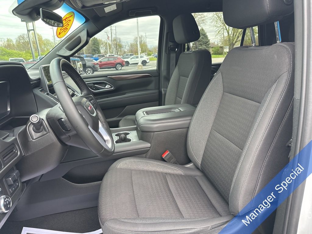 2024 GMC Yukon SLE photo