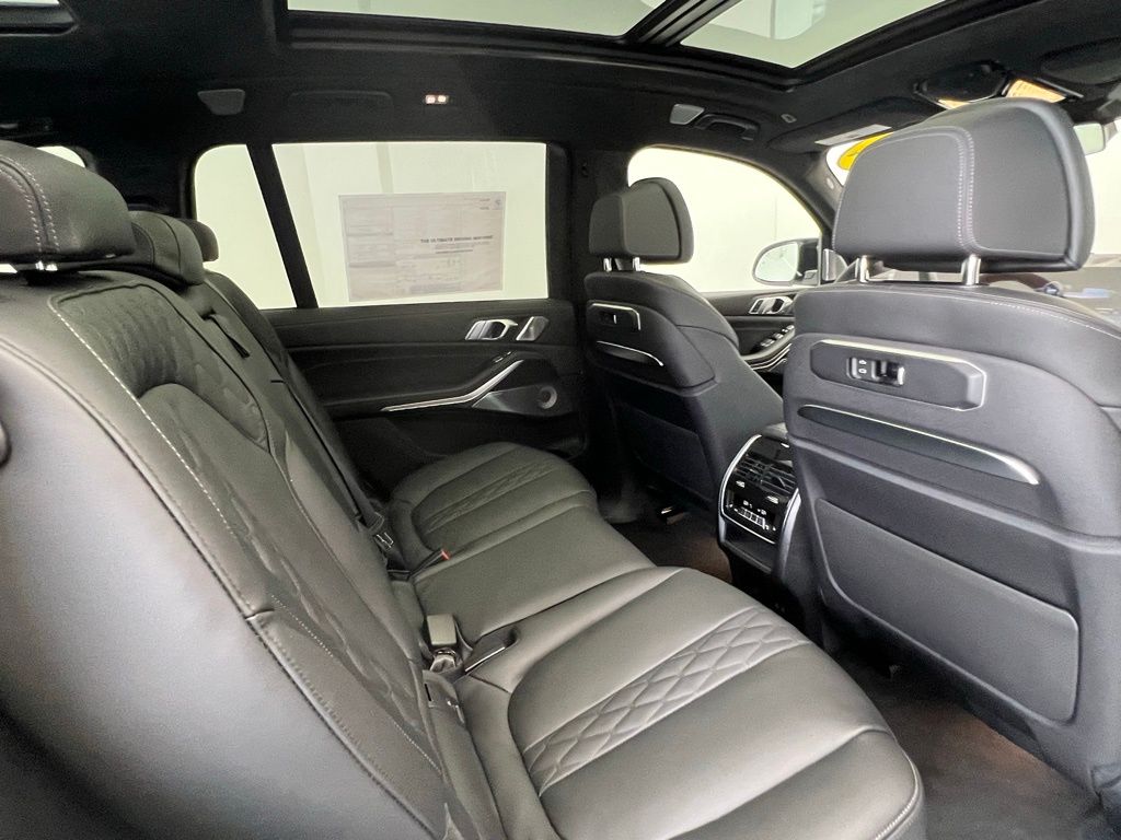 Thumbnail: 2025 BMW X7 - 9