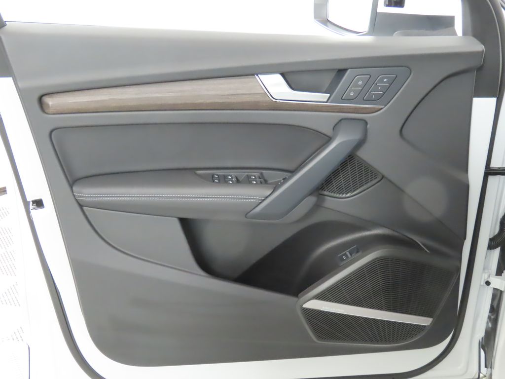 Thumbnail: 2025 Audi Q5 - 28