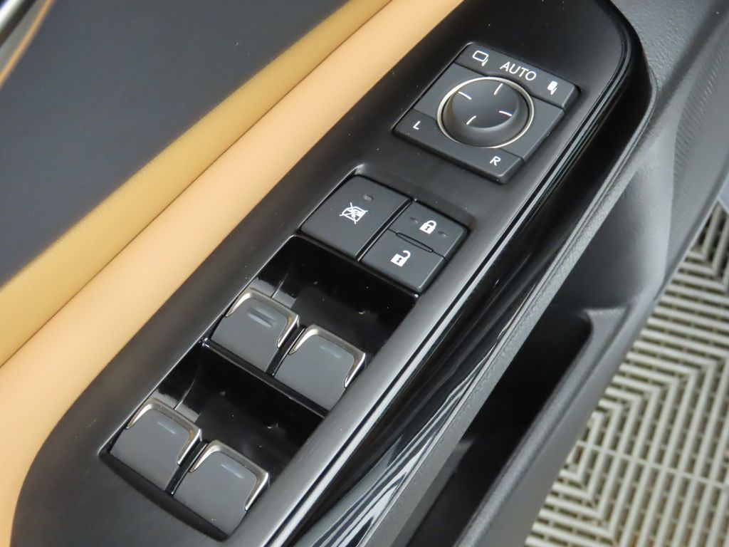 Thumbnail: 2022 Lexus ES - 23