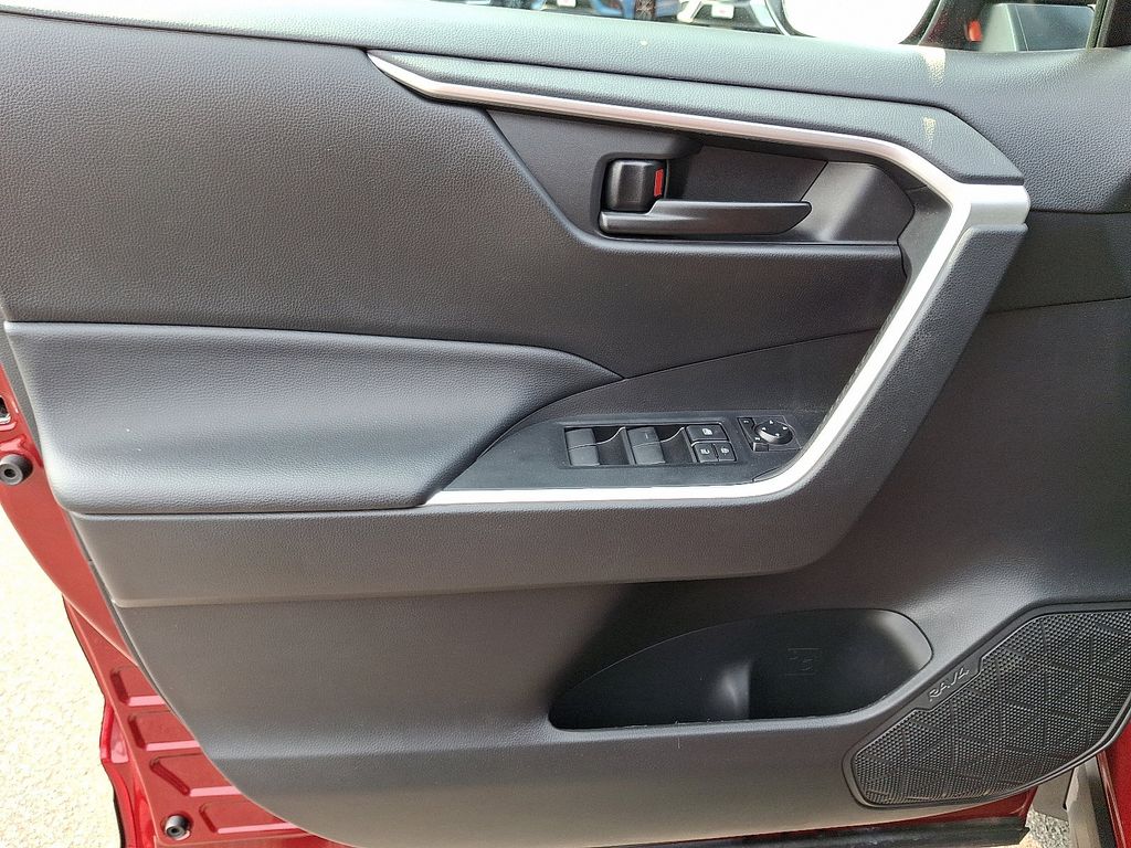 2023 Toyota RAV4 LE 12
