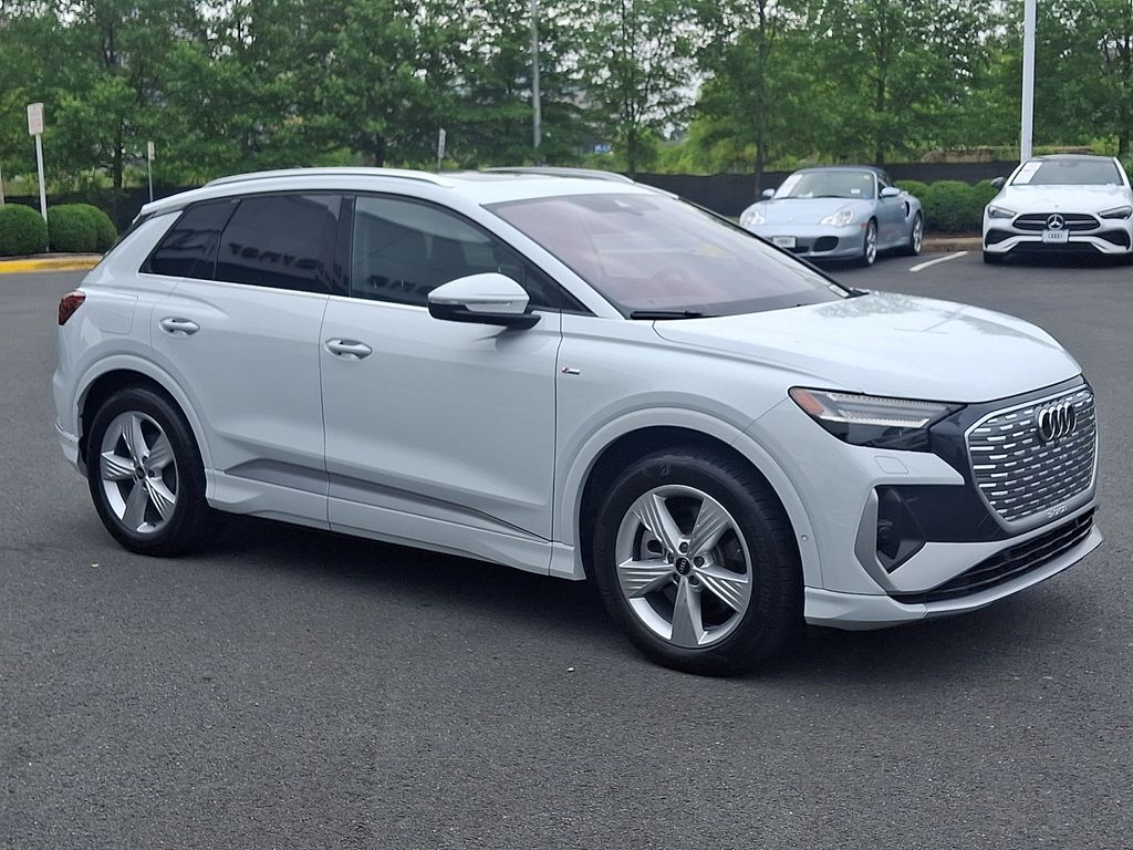Thumbnail: 2024 Audi Q4 e-tron - 3