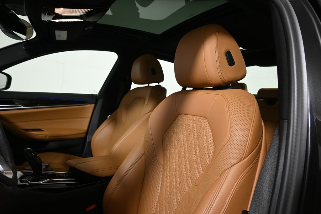 Thumbnail: 2023 BMW 5 Series - 16