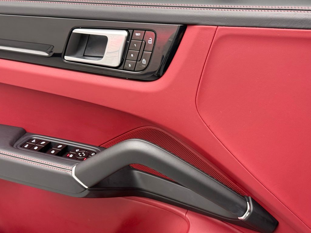 2021 Porsche Cayenne S 22