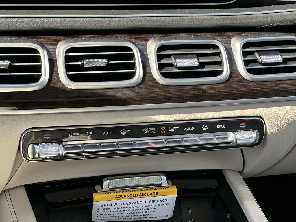 2025 Mercedes-Benz GLS 450 4MATIC 19