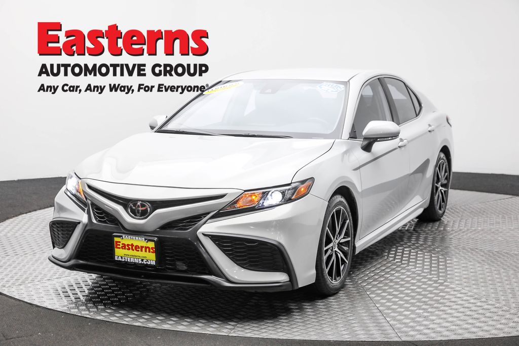 2023 Toyota Camry SE's photo