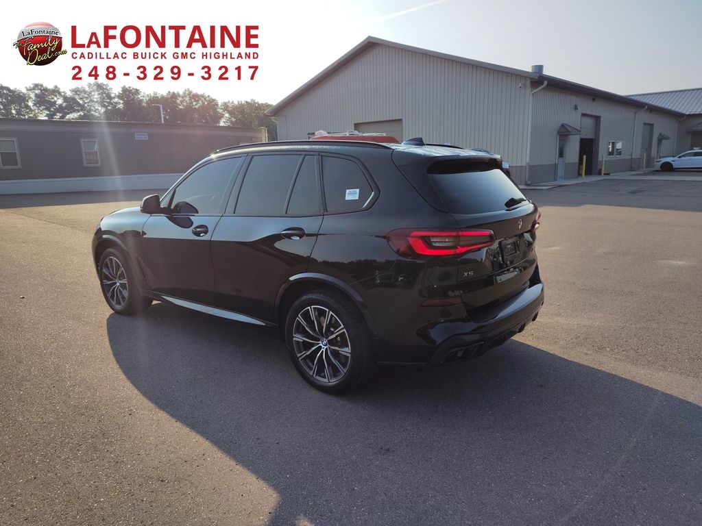 2021 BMW X5 M50i 45