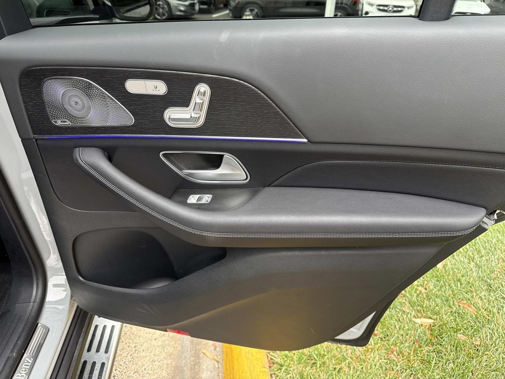 Thumbnail: 2025 Mercedes-Benz GLS - 24