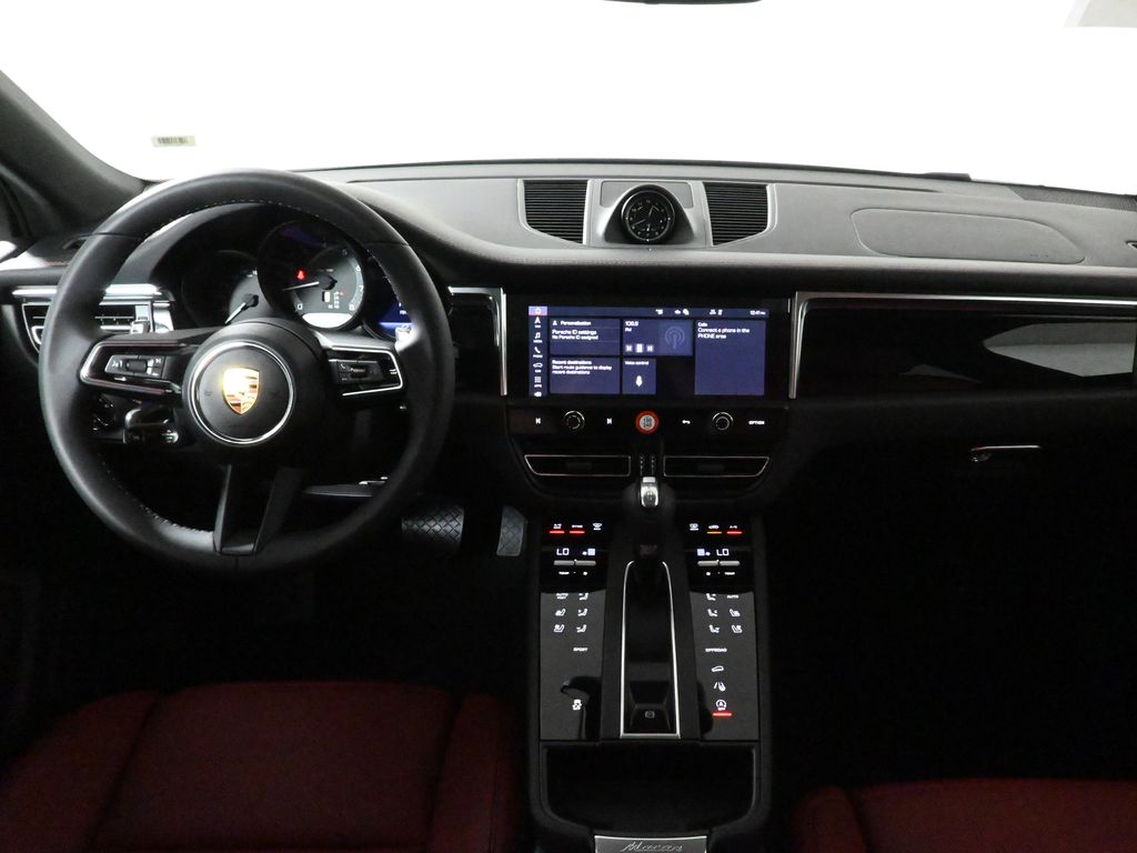 Thumbnail: 2025 Porsche Macan - 17