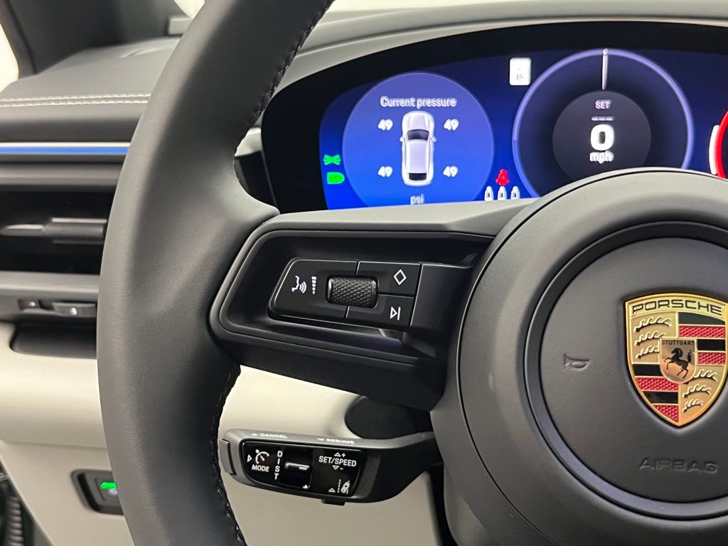 Thumbnail: 2025 Porsche Macan - 13
