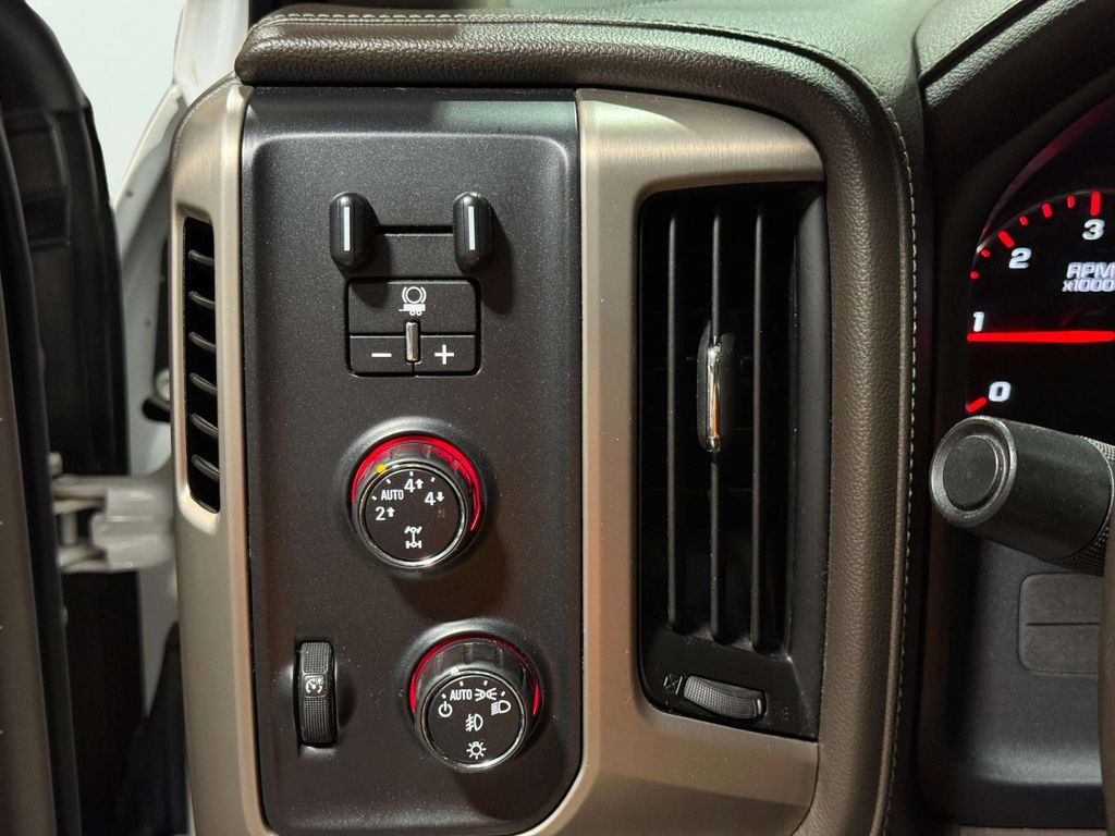 Used 2016 White Frost Tricoat GMC Denali image 18