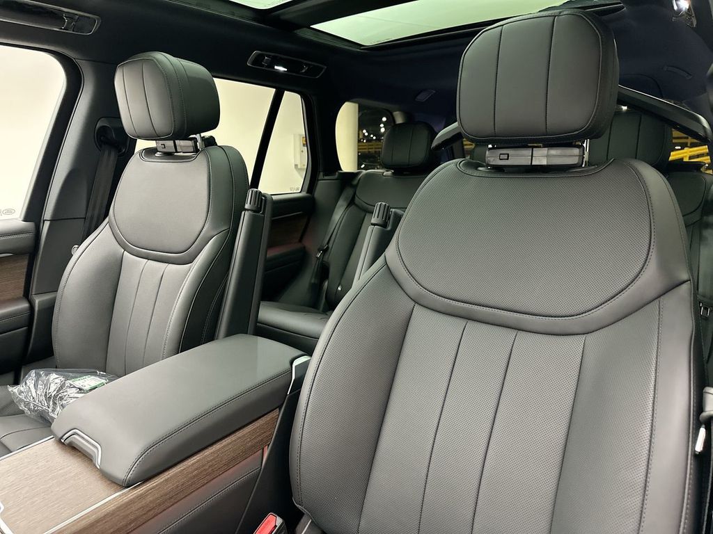 Thumbnail: 2026 Land Rover Range Rover - 10