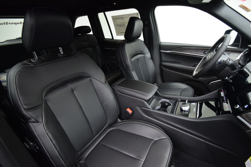new 2026 Jeep Grand Cherokee car, priced at $40,393