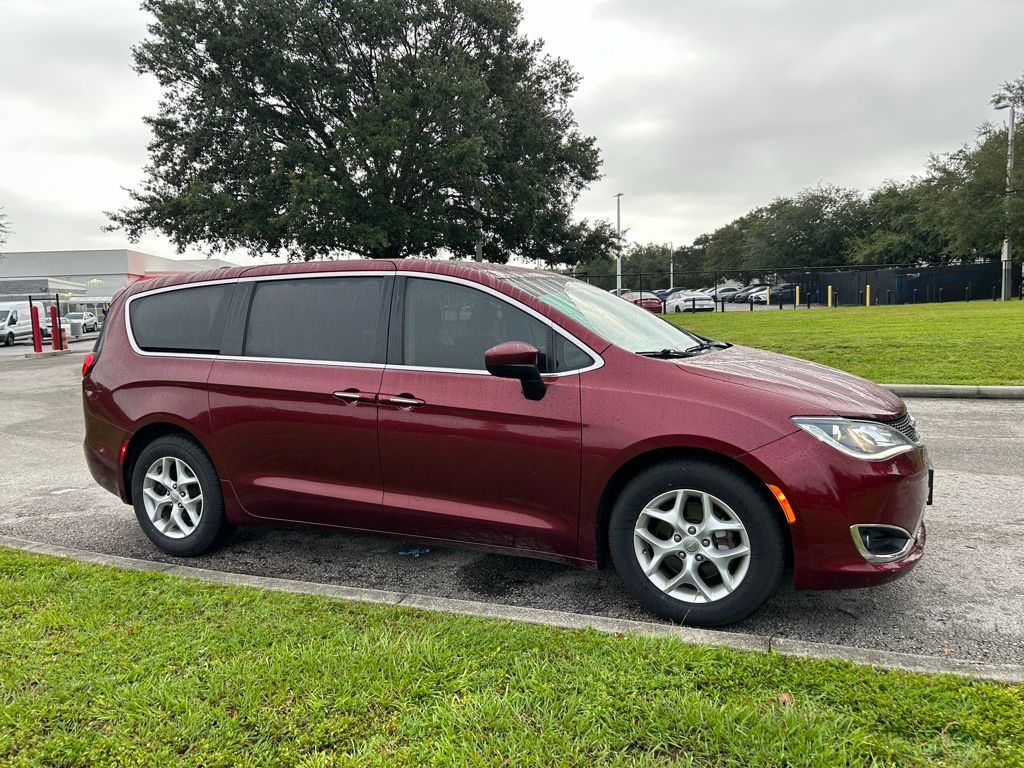 Thumbnail: 2017 Chrysler Pacifica - 7