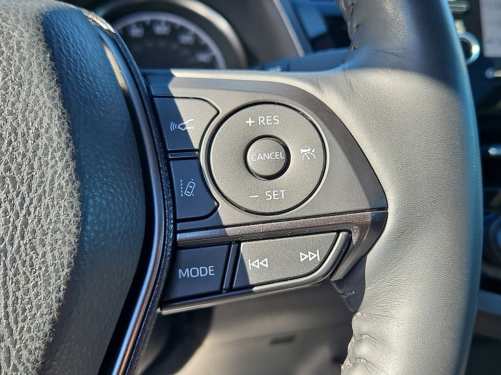 Thumbnail: 2021 Toyota Camry - 22