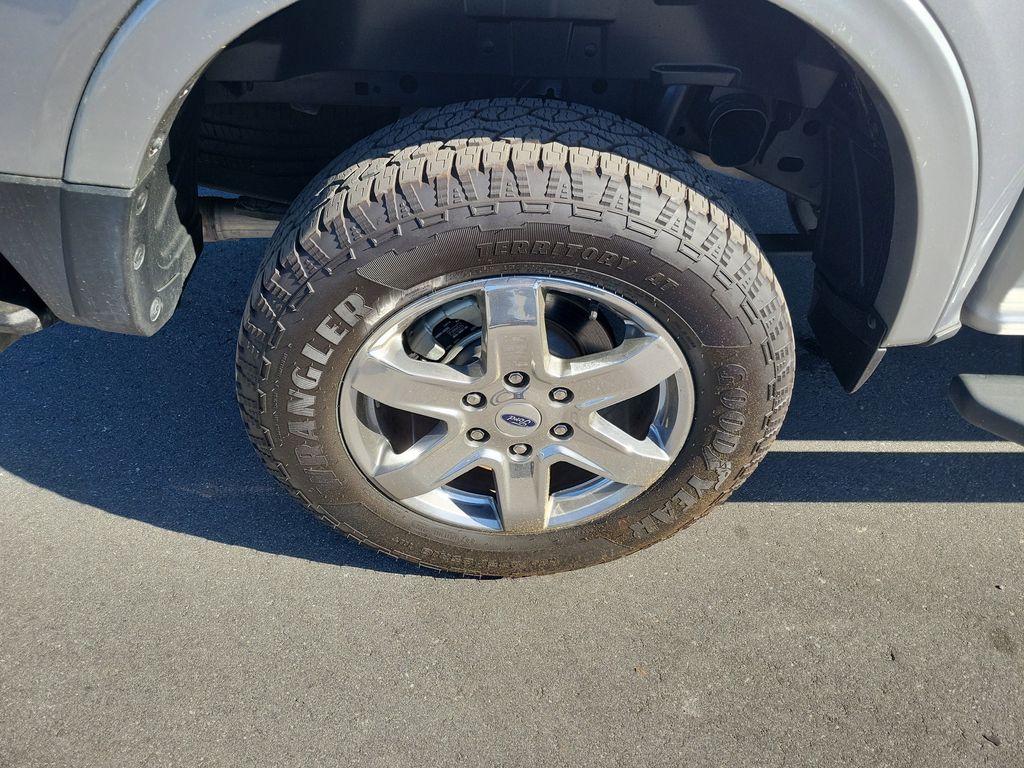 View vehicle photo 7