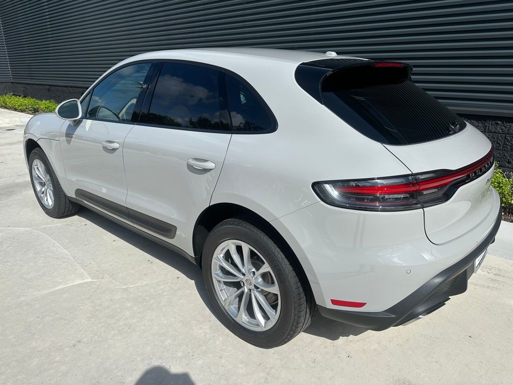 2025 Porsche Macan  3