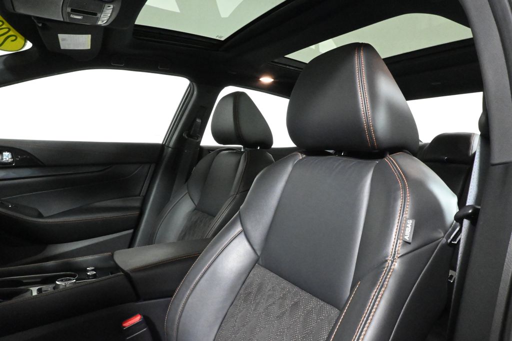 2021 Nissan Maxima SR 16