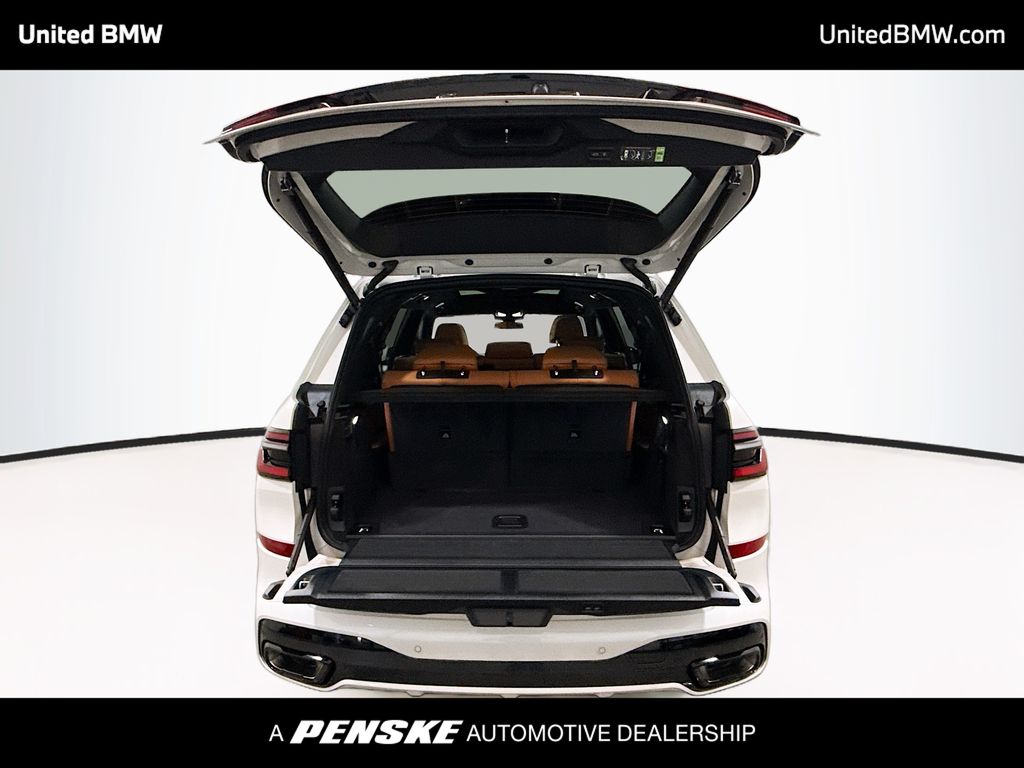 Thumbnail: 2027 BMW X7 - 15