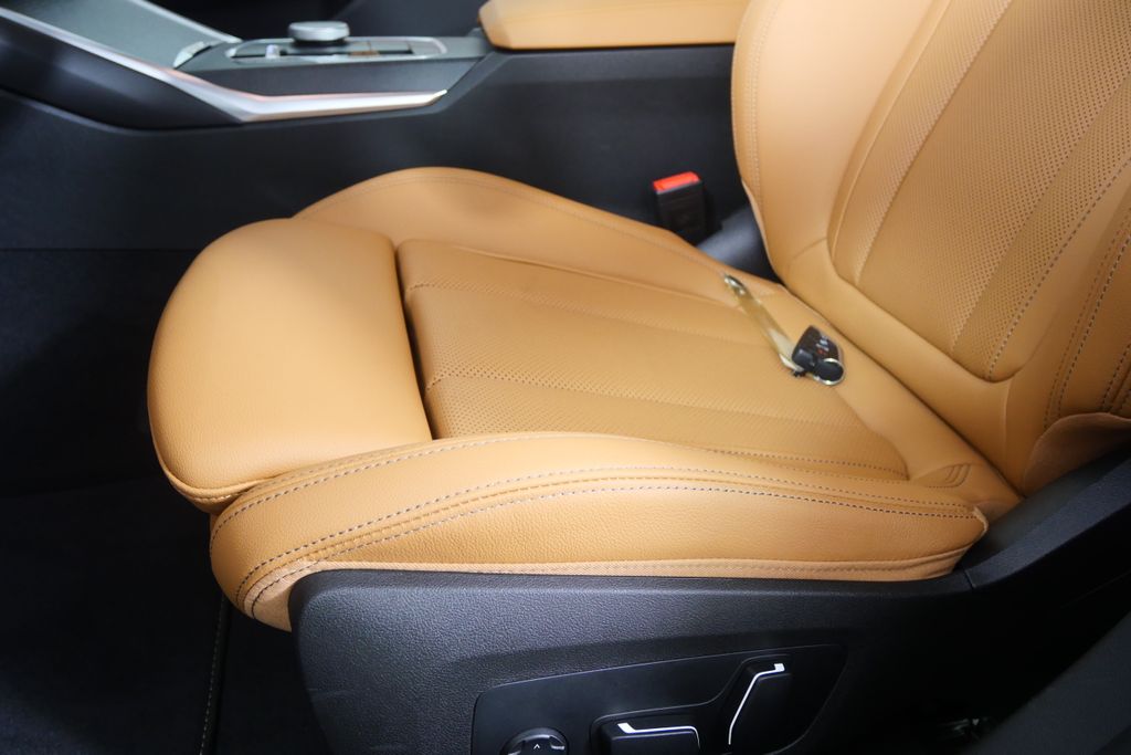 Thumbnail: 2026 BMW 3 Series - 11