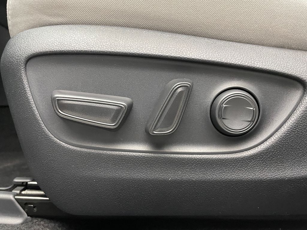 Thumbnail: 2025 Toyota RAV4 - 14