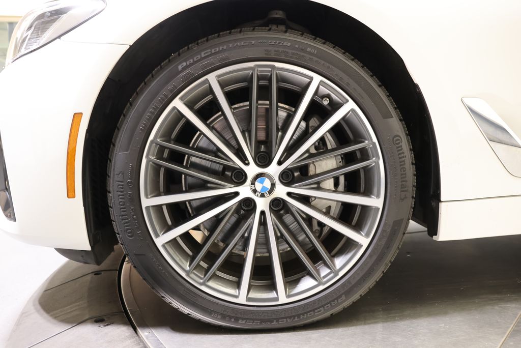 Thumbnail: 2023 BMW 5 Series - 9