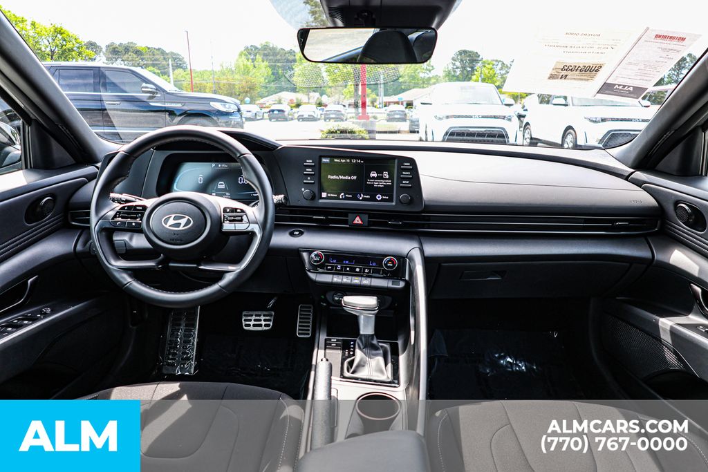 Used 2025 Silver Hyundai SEL Sport image 28