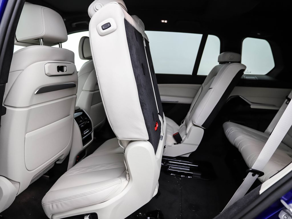 Thumbnail: 2026 BMW X7 - 24