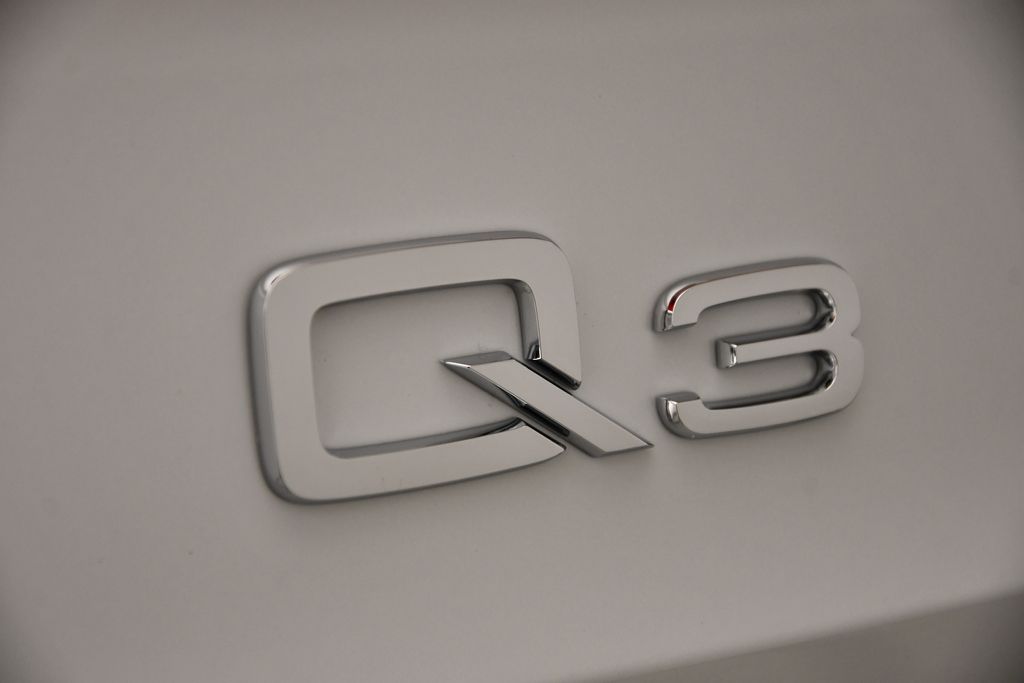Thumbnail: 2024 Audi Q3 - 9