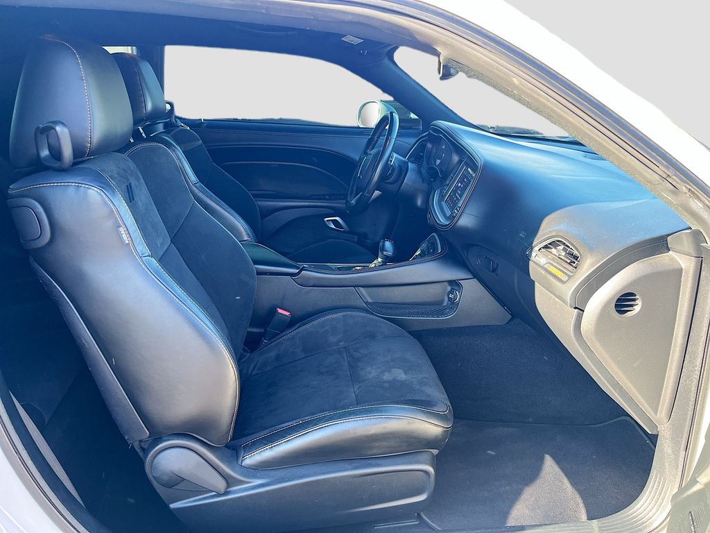 Used 2022 White Dodge R/T Scat Pack Widebody image 27