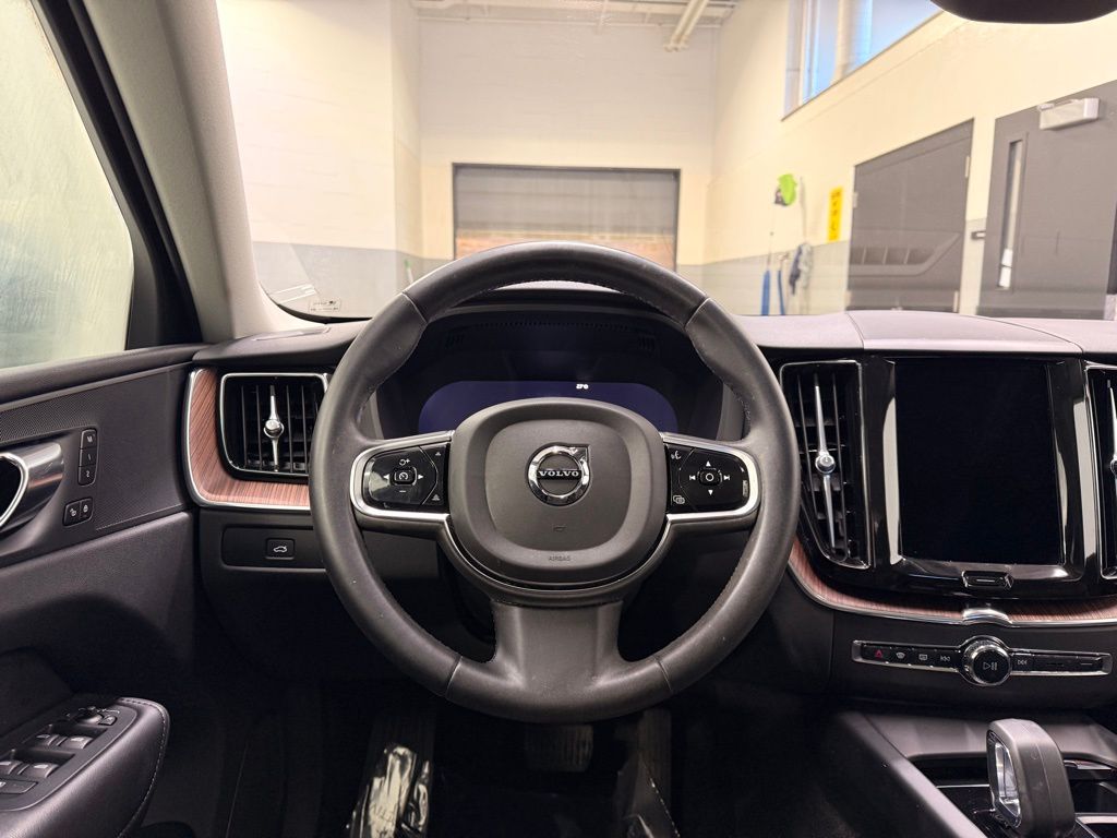 Thumbnail: 2023 Volvo XC60 - 22
