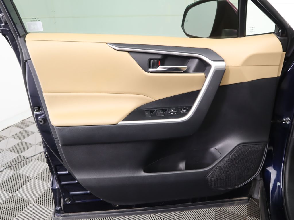 Thumbnail: 2021 Toyota RAV4 - 24