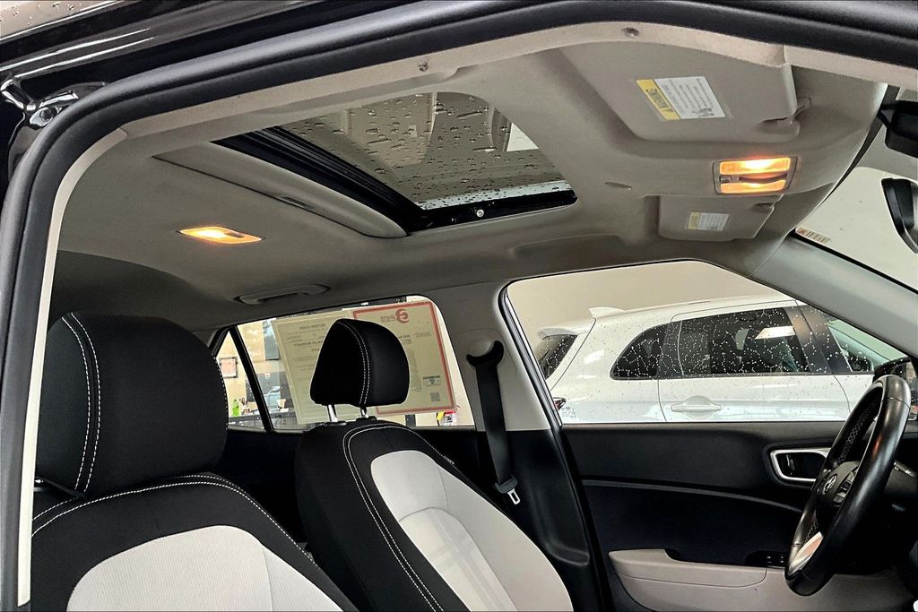 Used 2023 Black Hyundai SEL image 23