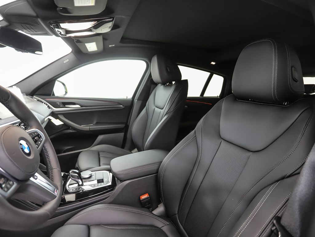 Thumbnail: 2025 BMW X4 - 11